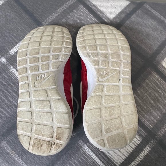 Nike Roshe GS Gym Red Size 6 Youth - Picture 5 of 5